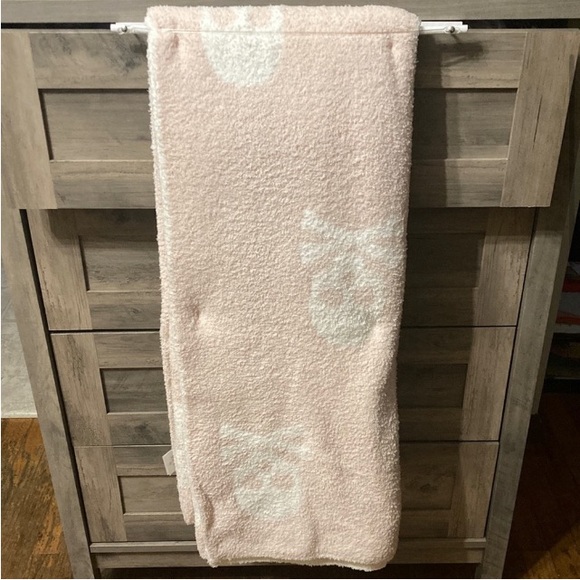 cupcakes & cashmere Other - cupcakes and cashmere Pink FEATHER KNIT SKULL and CROSSBONES HALLOWEEN THROW